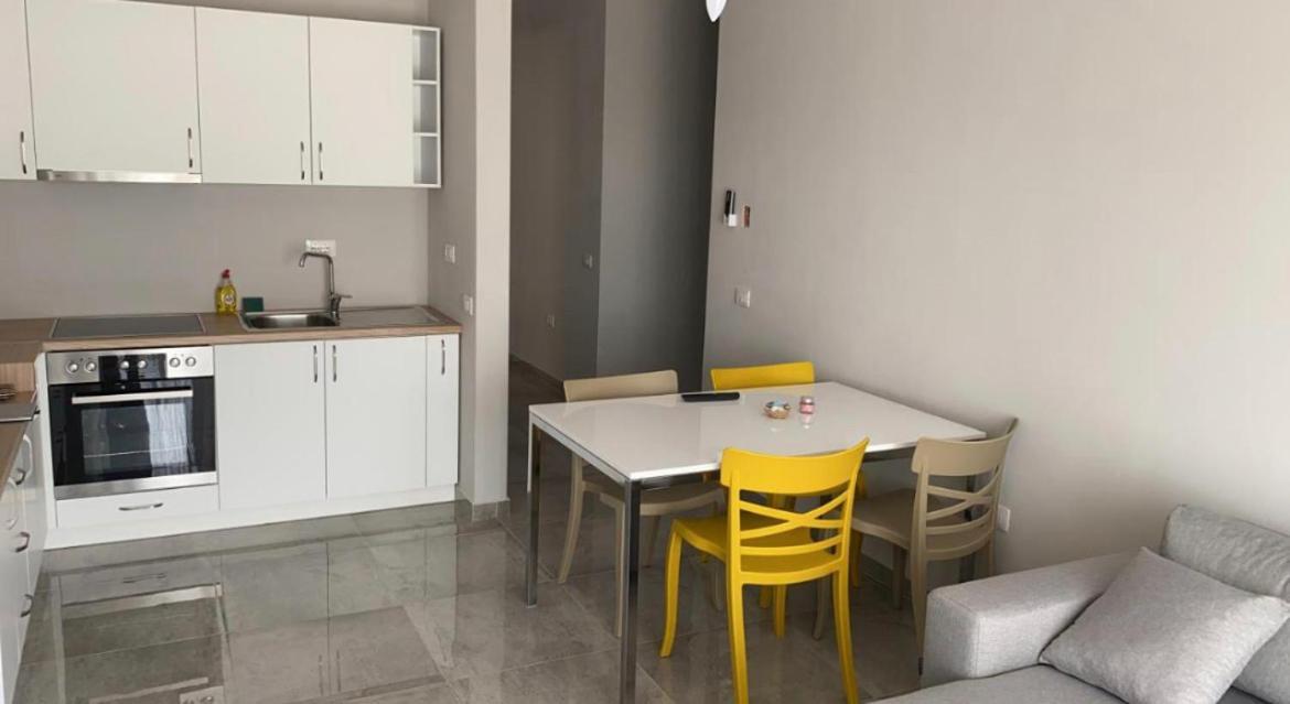 Emma'S Apartments Тирана Екстер'єр фото