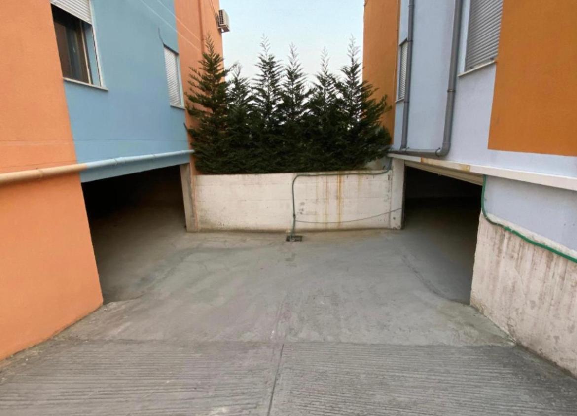 Emma'S Apartments Тирана Екстер'єр фото
