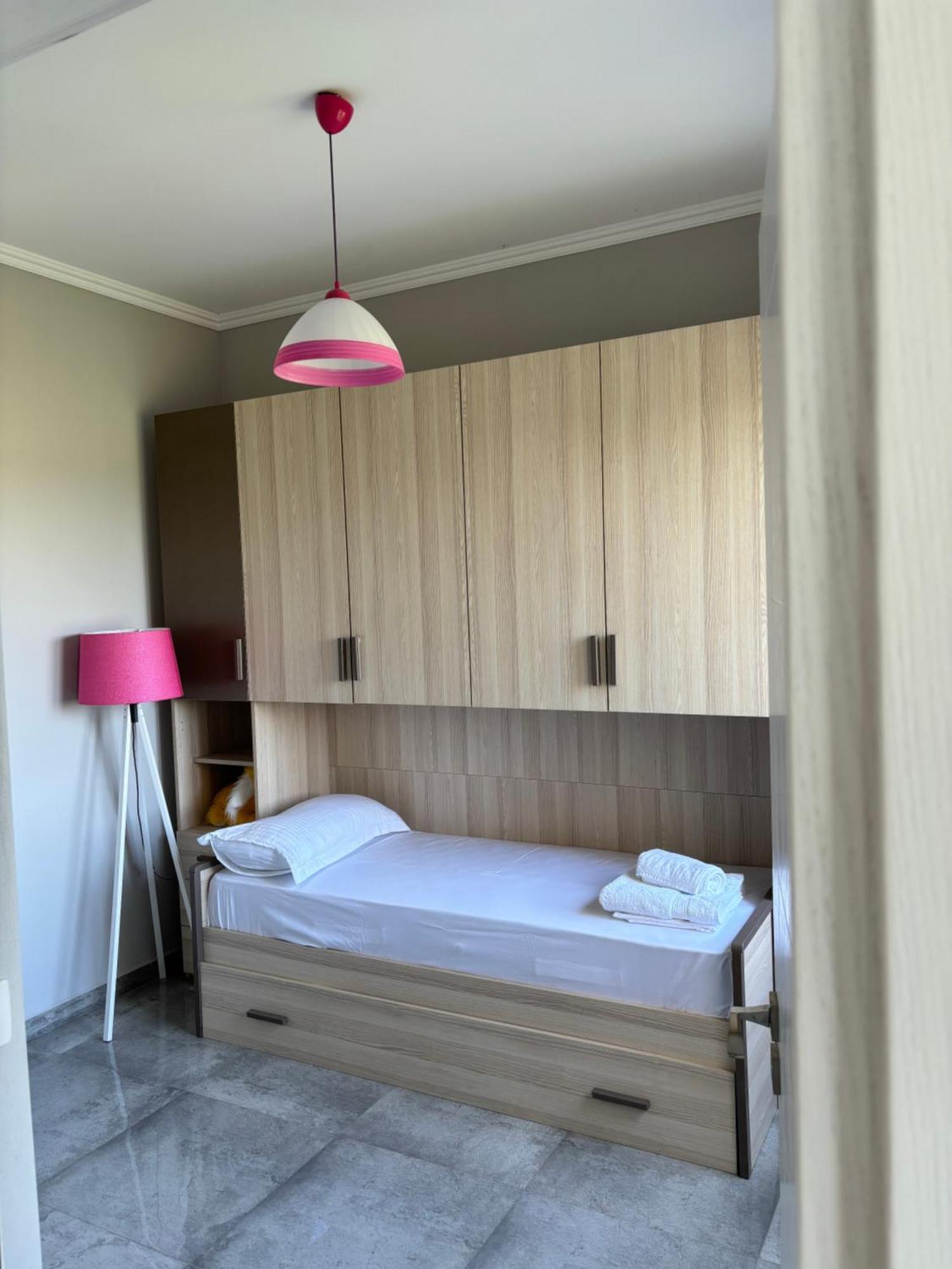 Emma'S Apartments Тирана Екстер'єр фото