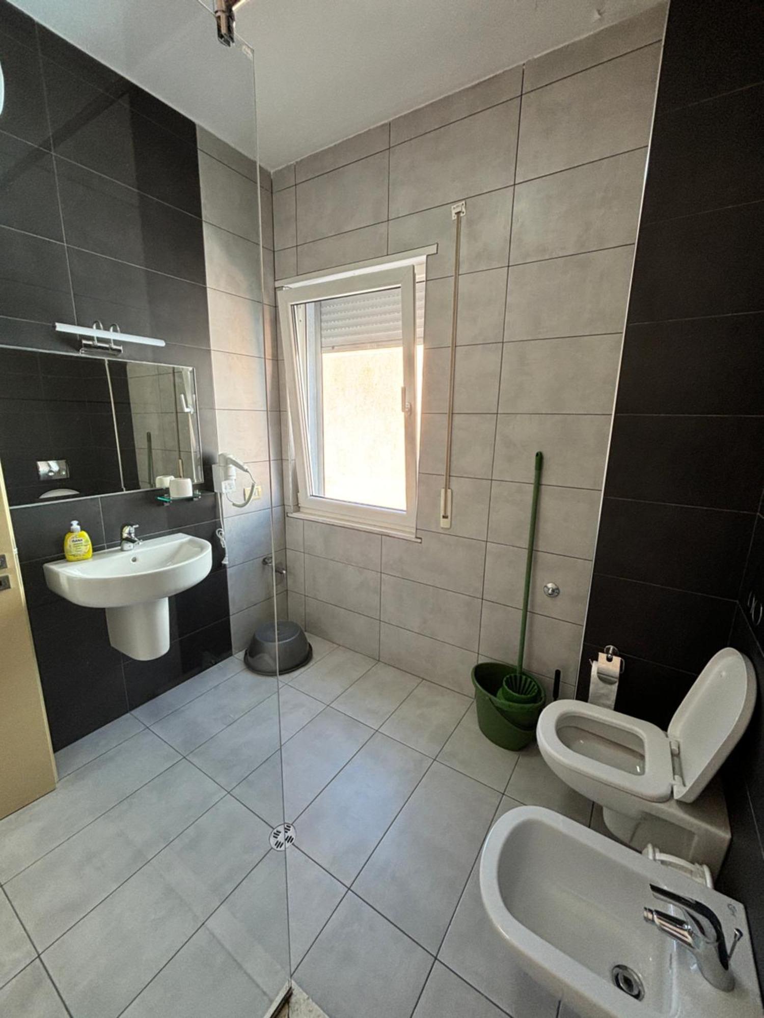 Emma'S Apartments Тирана Екстер'єр фото