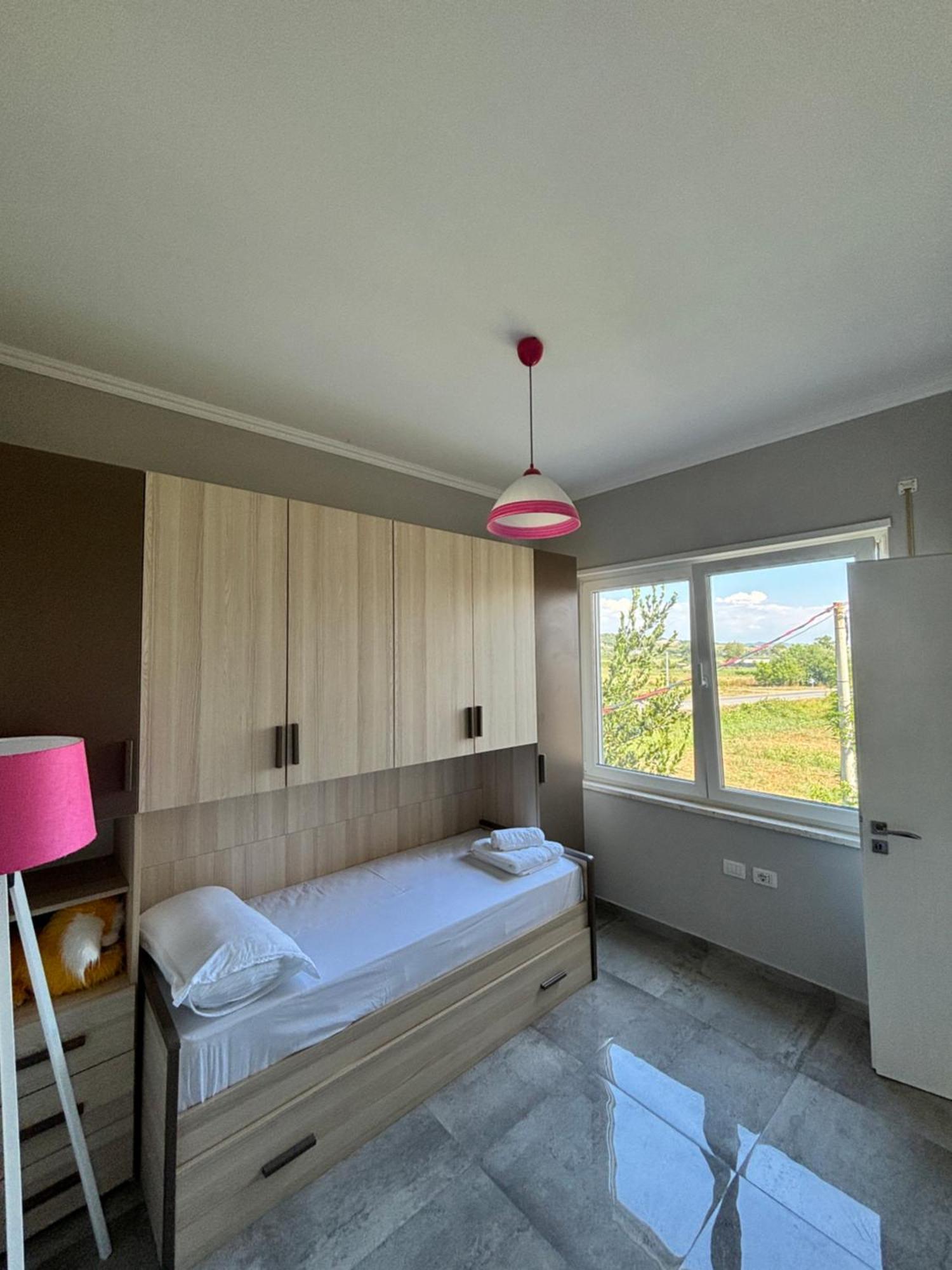 Emma'S Apartments Тирана Екстер'єр фото